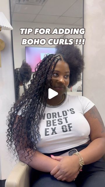 Monifah Green | HOUSTON BRAIDER on Instagram: "Braid down a few more passes to switch sides 👀😝🙌🏽🙌🏽

Follow me for more tips and inspiration 🔥🙌🏽

My courses 👩🏽‍🏫✅🔥🔥

KNOTLESS MASTER COURSE
BOHO/BOHO BOB COURSE OUT NOW
STITCH BRAID OURSE
TRADITIONAL BRAID COURSE
THE MARKETING COURSE FOR SERVICE PROVIDERS

✨

#knotlessbraids #knotlessbraidsati
#knotlessbraidsnyc #knotlessbraidschicago
#houstonbraider #houston #houstonhairstylist #houstonbraids #houstonknotless
#houstonknotlessbraids #houstonknotlessboxbraids #braider #knotlessbraids #knotless #houstonfulanibraids #houstonhairstylist #houstonbraiders #bohostyle #bohobob #bohoknotlessbraids" Side Part Boho Knotless Braids, Medium Knotless Boho Braids, Boho Stitch Braids, Medium Boho Knotless, Medium Boho Knotless Braids, Knotless Boho Braids, Boho Bob, Stitch Braid, Vacation Hair