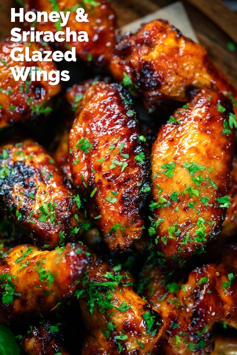 Honey and sriracha chicken wings with a yummy sweet & spicy glaze, with instructions for cooking in an Air Fryer, on the BBQ & in an oven. These delicious finger-licking wings take around 30 minutes to cook in an air fryer or on the BBQ, and around hour in the oven. Chicken Wings In The Air Fryer Oven, Wings Recipe Spicy, How To Cook Chicken Wings In Air Fryer, Chicken Wings On The Bbq, Spicy Honey Garlic Chicken Wings, Korean Wings Air Fryer, Honey Sriracha Wings, Chicken Wings Flavors Recipes, Air Fryer Chicken Wing Recipes