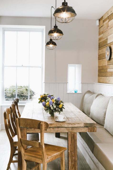 Seating In Kitchen, Dining Room Banquette, Tiny Dining Rooms, Cozy Kitchens, Banquette Dining, Homework Room, Banquette Seating In Kitchen, Dining Room Bench Seating, Kitchen Banquette