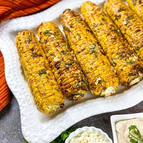 Broiled Mexican Corn on the Cob (Street Style) 1 Broiled Corn On The Cob, Mexican Corn On The Cob, Corn Mexican, Summer Tacos, Mexican Crema, Mexican Corn, Mexican Street Corn, Ears Of Corn, Street Corn