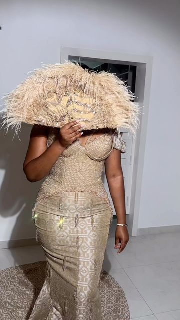 Gold Traditional Wedding Attire, Gold Kente Dress, Congolese Wedding Dress, Congolese Traditional Wedding, Sisters Of The Bride, Congolese Wedding, Afro Wedding, Bar Snacks, Engagement Decor