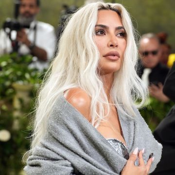 Kim Kardashian Angelic blonde Kim Kardashian Silver Hair, Kim Kardashian White Hair, Kim Kardashian Platinum Blonde, Kim Kardashian Blonde Hair, Kim K Blonde, Kim Kardashian Blonde, Kimberly Kardashian, Celebrity Bobs Hairstyles, Celebrity Bobs