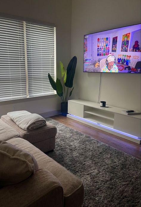 Modern Clean Aesthetic Living Room, Realistic Apartment Decor, Tv Set Up Living Room, Men Apartment Decor Living Room, Sala Aesthetic, Living Room With Carpet, Small House Decor, Basement Apartment Ideas, Apartment Tv