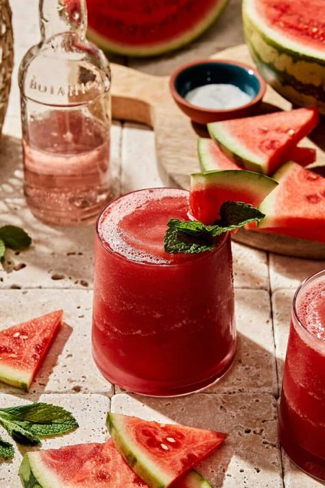 No Sugar Added Watermelon Frosé - Kalejunkie Frosé Recipe, Homemade Drinks Recipes, Healthy Spring Recipes, Summertime Cocktail, Summertime Drinks, Sugar Free Vegan, Frosé, Healthy Sweet Treats, Beautiful Food Photography