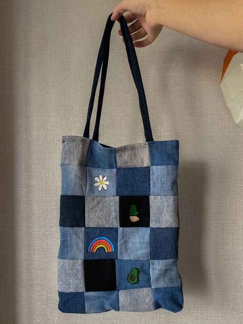 Jeans Tote Bag Design, Belleza Aesthetic, What To Do With Old Jeans, Jeans Bags Ideas, Denim Patchwork Bag, Aesthetic Ropa, Tas Denim, Quilted Bag Patterns, Denim Diy Clothes