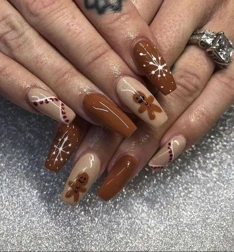 21 Holiday Nail Ideas for 2023 - Lauren Erro Aesthetic Nails For Christmas, X Mas Nails Christmas Ideas, Cute Nail Ideas Winter, Cute Nails For December, Nail Inspired Christmas, Nails Krismas, Holiday Nails Aesthetic, Christmas Gel Nails Ideas, Christmas Nails Ballerina Shape