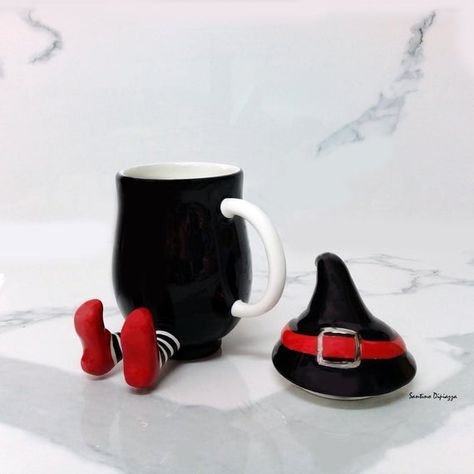 Witches Hat Pottery, Halloween Pottery Mug Ideas, Cauldron Mug Pottery, Spider Ceramic Mug, Wizard Of Oz Gifts, Witch Mugs, Witch Coffee, Black Witch, Diy Flower Pots