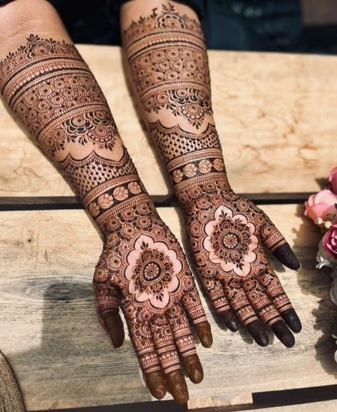 Henna Full Hands, Pakistani Front Hand Mehndi Designs, New Bridal Mehndi Designs 2024 Pakistani, Bridal Mehndi Designs Front Hands Brides, Heavy Mehendi Designs, Bridal Henna Designs Unique, Bridal Henna Design, Mehandhi Designs, Wedding Mehendi