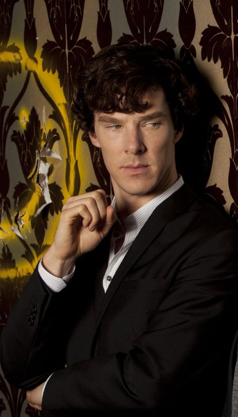 "Look at you. You're all so vacant." Sherlock Holmes (Benedict Cumberbatch) Sherlock Benedict, Sherlock Holmes Benedict, Sherlock Holmes 3, Sherlock Cumberbatch, Sherlock Holmes Benedict Cumberbatch, Benedict Sherlock, Mark Gatiss, Dr Watson, Sherlock Holmes Bbc