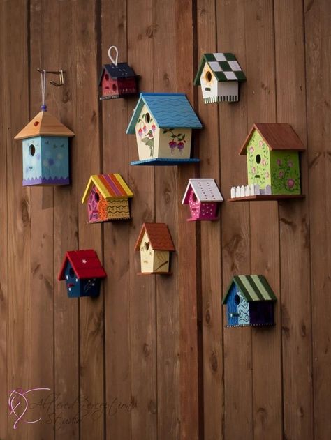 Birdhouses photography Bird Houses Ideas Diy, House Wall Design, Garden Birdhouses, Bird House Feeder, Wooden Bird Houses, Bird House Kits, Birdhouse Designs, Bird Houses Painted, Decorative Bird Houses