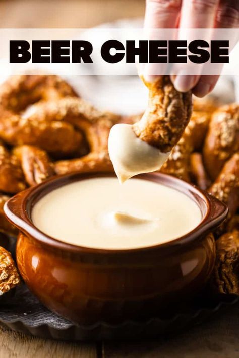 Applebees Beer Cheese Dip, Cheesy Snacks, Beer Cheese Recipe, Raclette Recipes, Beer Cheese Dip Recipe, Beer Cheese Sauce, Easy Super Bowl, Tailgate Recipes, Cheese Snack