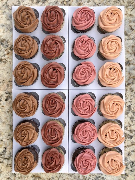 Burgundy and cream cupcakes Cream Color Cupcakes, Fall Wedding Cupcakes Ideas Simple, Terracotta Wedding Cupcakes, Fall Color Cupcakes, Terracotta Cupcakes, September Cupcakes, Boho Wedding Cupcakes, Bridal Cupcakes, Cuddle Season