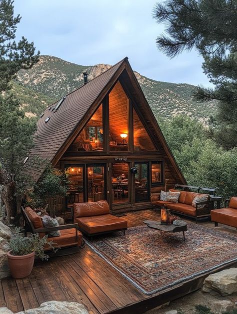 Tiny Homes In The Woods, Cabin Style Tiny House, Small Cabin In The Woods Interior, Cabins In The Woods Interior, Small Airbnb Ideas, Small Cabin Living, Cabin Exterior Ideas, Rustic Cabin Exterior, Small Cabin In The Woods