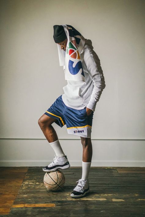 aime leon dore sonny new york lookbook 2018 fall capsule fashion Basketball Court Photoshoot, Basketball Editorial, 90s Hiphop Fashion, Sportswear Editorial, Nyc Basketball, Athletic Photoshoot, Sport Photoshoot Ideas, Socks Photography, Sport Portraits