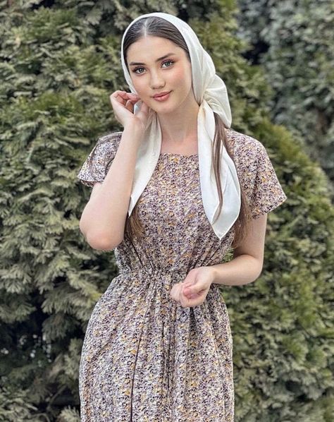 Veiling Outfits, Tichel Fashion, More About Me, Hair Scarf Styles, Head Scarf Styles, Arabian Beauty Women, Christian Fashion, Peinados Fáciles Para Cabello Corto, Seductive Clothes