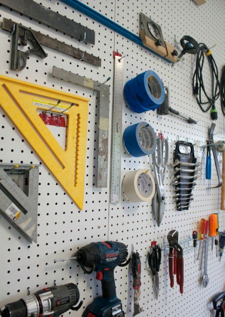 6 Clutch DIY Pegboard Ideas That'll Make Your Garage Smile Workshop Tool Storage, Tool Pegboard, Pegboard Craft Room, Pegboard Garage, Pegboard Wall, Pegboard Storage, Garage Organisation, Garage Workshop Organization, Pegboard Organization