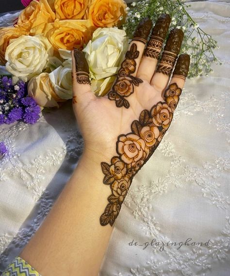 Roses Mehendi Design Simple, Name Hidden In Mehndi, Mehndi Rose Designs, Simple Rose Mehndi Designs, Roses Mehendi Design, Arabic Mehendi Designs Front Hand, Rose Mehndi Designs Front Hand, Unique Mehndi Designs Palms, Rose Mehndi Designs Flowers