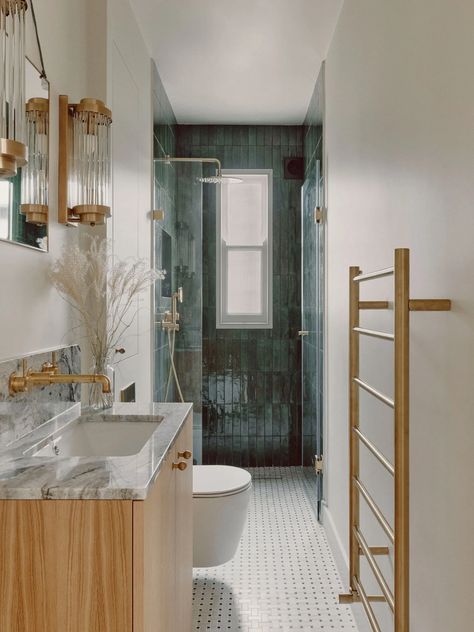 This Soothing London Pied-à-Terre Is a Refuge for One World Traveler | Architectural Digest Narrow Bathroom Ideas, Aesthetic Bathroom Decor, Maida Vale, 20 Aesthetic, Stand Alone Tub, Narrow Bathroom, Dining Sofa, Victorian Buildings, Aesthetic Bathroom