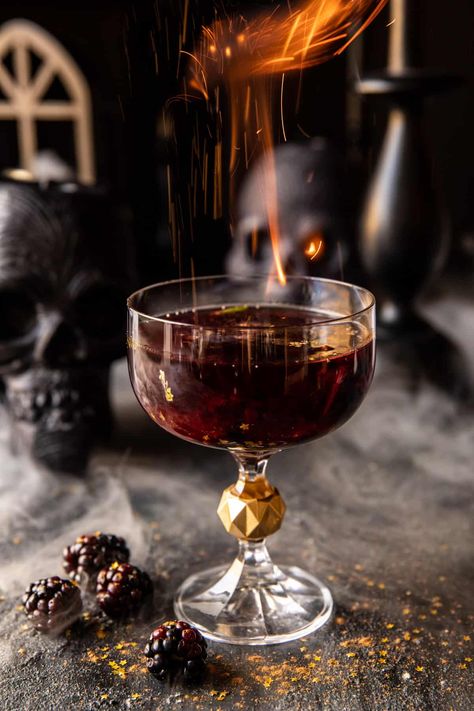 The Goblet of Fire: the perfect simple moody drink to serve up this Halloween…or anytime you’re in need of a good Harry Potter cocktail! Flaming Cocktails, Easy Halloween Cocktails, Harry Potter Cocktails, Harry Potter Drinks, Cocktail Aesthetic, Gothic Valentine, Wine Halloween, Wine Ideas, Gold Rum