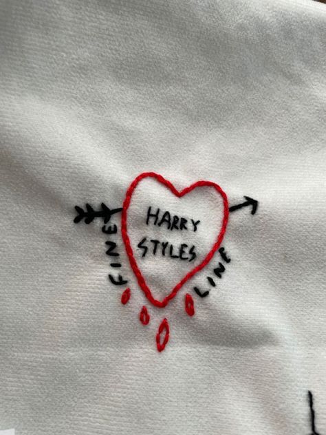 Harry Styles Embroidery Harry Styles Inspired Embroidery, Harry Styles Hoodie Ideas, Harry Styles Embroidery Ideas, Harry Styles Pattern, Embroidery Harry Styles, Harry Styles Gift Ideas, Harry Styles Pants, Harry Styles Doodles, Harry Styles Painting