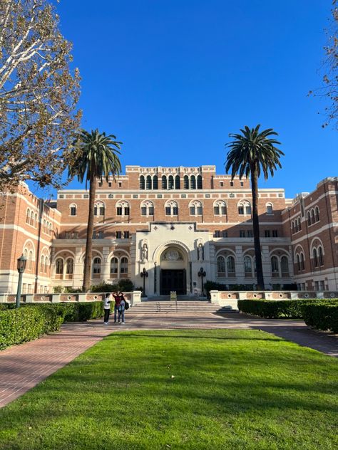 #library #usc #college Usc Acceptance Letter, Usc Aesthetic, Usc Campus, Usc College, University Students Life, University Inspiration, Usc Library, Dream University, College Necessities