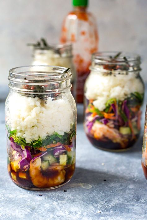 Mason Jar Meal Prep, Mason Jar Lunch, Shrimp Sushi, Salad Jar Recipe, Jar Meals, Mason Jar Salad Recipes, Mason Jar Salad, Mason Jar Meals, Salad In A Jar