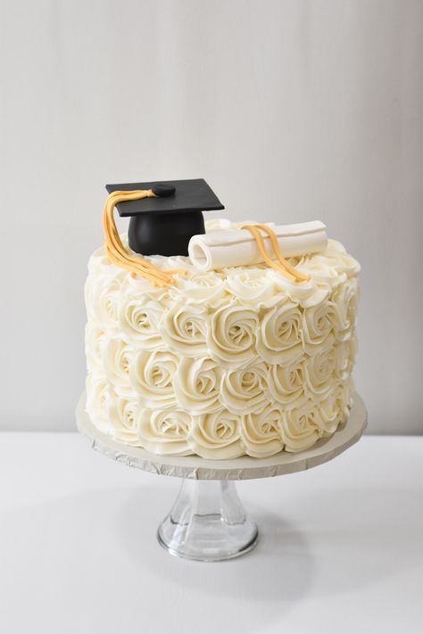 Graduation Cake Designs, Tårta Design, Tasty Sweets, Graduation Party Desserts, Desserts Cupcakes, Graduation Desserts, Graduation Party Cake, Graduation Party Foods, Graduation Party Diy