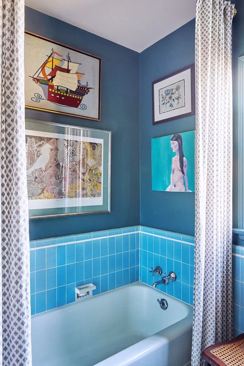 A Monochrome Move Was All It Took to Make This Dated Tile Feel Intentional | domino Vintage Blue Tile Bathroom, Jordan Ferney, Aesthetic Bathroom Decor, Blue Bathroom Tile, 20 Aesthetic, Retro Bathrooms, Aesthetic Bathroom, Casa Vintage, Blue Tile