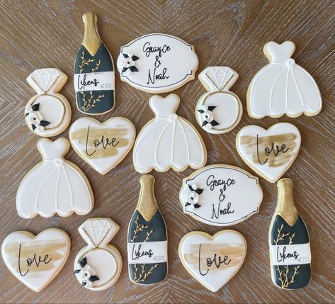 Gold And Black Bridal Shower Ideas, Bridal Shower Black And Gold Decorations, White And Gold Bridal Shower Theme, Black Gold Bridal Shower Decor, White And Gold Bachelorette Party Decor, Bridal Shower Cookies Black And White, Bridal Shower Black And Gold, Black White Gold Bridal Shower Decor, Black White And Gold Bachelorette Party