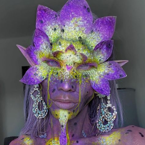 Vday Art, Unconventional Makeup, Golden Roses, Flower Makeup, Cool Makeup Looks, Special Effects Makeup, Sfx Makeup, Unique Flower, Fantasy Makeup