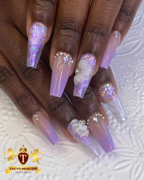 3d Purple Nails, Purple Nails Flower, 3d Nail Designs Flowers, Purple Birthday Nails, Purple Flower Nails, Easter Nails Design Spring, Purple And Pink Nails, Light Purple Nails, Birthday Nail