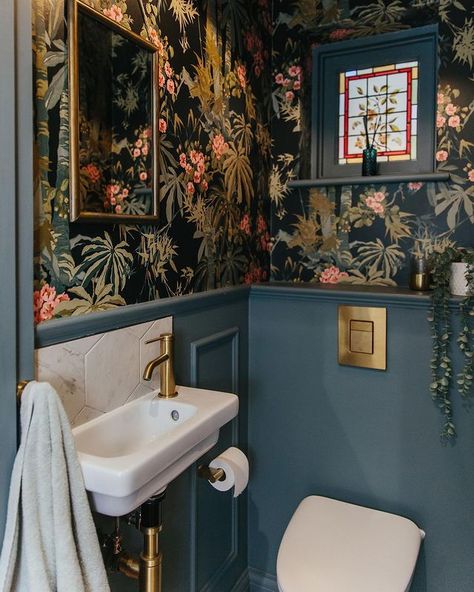 My Bespoke Room have bought their design concept to life with this amazing bathroom transformation. By using bold wallpaper as a focal point, all of the colours and finishes used in the space are tied together to create this eclectic, hotel-worthy design 💙 📷: @mybespokeroom Cloakroom Wallpaper, Cloakroom Ideas, Bathroom Tiny, Klein Toilet, Bathrooms Small, Wc Decoration, Cloakroom Toilet, Small Downstairs Toilet, Small Bathroom Wallpaper