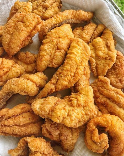 Best Fried Fish Recipe Ever, Cajun Fried Fish Recipes, Buttermilk Fried Catfish Recipe, Cajun Fried Catfish Recipes, Fried Fish And Shrimp Recipes, Deep Fry Fish Recipes, How To Deep Fry Fish, Deep Frying Fish, Deep Fried Catfish Fillets