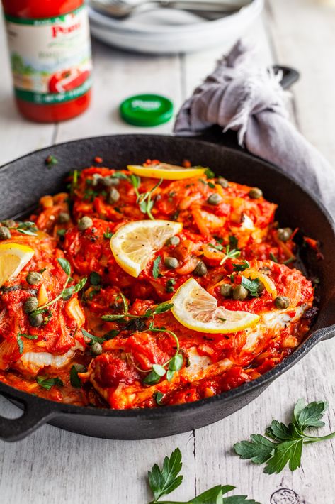 Oven Baked Fish Recipes, Greek Fish Recipe, Recipes With Tomatoes, Roast Tomatoes, Greek Fish, Mediterranean Fish, Oven Baked Fish, Mediterranean Recipe, Fish Meals