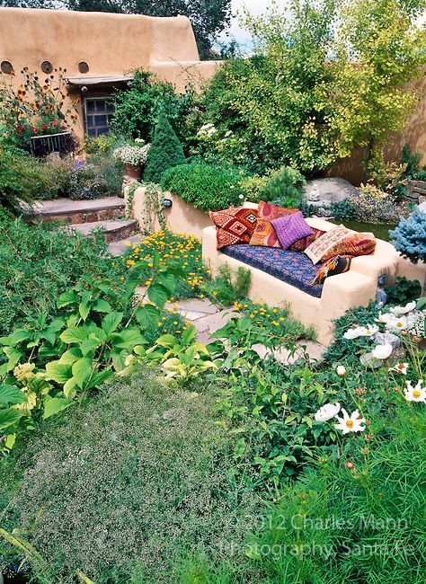 Susan Blevins of Taos, New Mexico, created an elaborate home garden featuring containers, perennial beds, a Japanese themed path and a regional style that reflects the Spanish and pueblo architecture of the area. Colorful pillows add yet another dash of color to a bench in a sunken niche. Pueblo House, Mexican Garden, Taos New Mexico, Cob House, Desert Garden, Earth Homes, Natural Building, Mediterranean Garden, Earthship