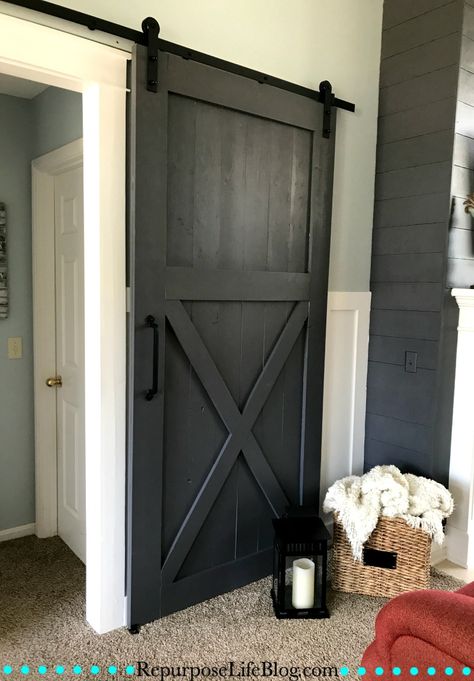 An easy and thorough step-by-step tutorial on how to make a sliding barn door. Barn doors make a statement in any room and become the decor. Barn Door Designs, Diy Barn Door, Salalah, Doors And Hardware, Wood Door, Interior Barn Doors, Barn Doors Sliding, Sliding Barn Door, Barn Door Hardware