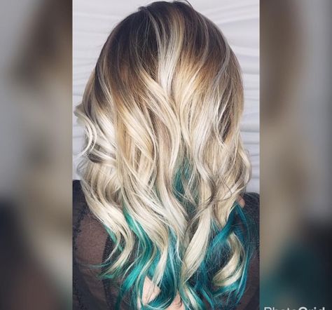 Blonde And Teal Hair Peekaboo, Blonde And Turquoise Hair Highlights, Green Underlights, Balayage Underlights, Natural Playground Ideas, Diy Balayage, Emerald Green Hair, Peekaboo Hair Colors, Lady Lovely Locks