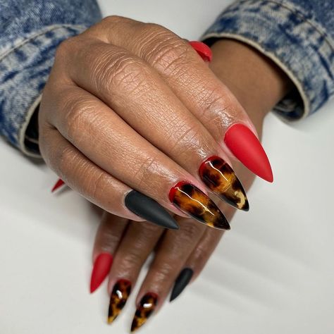 Neon Tortoise Shell Nails, Tortious Nails, Tortoise Nails Design, Tortoise Nails, Tortoise Shell Nails, Shell Nails, York Outfits, 2024 Nails, New York Outfits