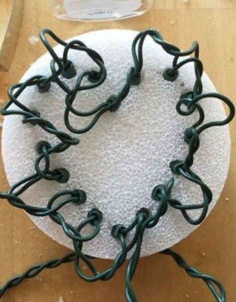 A woman pokes string lights through a styrofoam circle. When she turns it over? I am so doing this on my countertop! Diy Wainscoting, Diy Blanket Ladder, Furniture Redos, Martha Stewart Crafts, Diy Headboards, My Funny Valentine, Thrift Shop, Neat Ideas, Simple Lighting