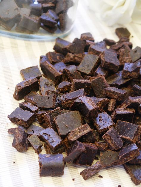 Carob Chips Recipes, Daniel Fasting, Carob Recipes, Carob Chocolate, Paleo Candy, Snack Bar Recipes, Bar Treats, Molasses Recipes, Baking Healthy