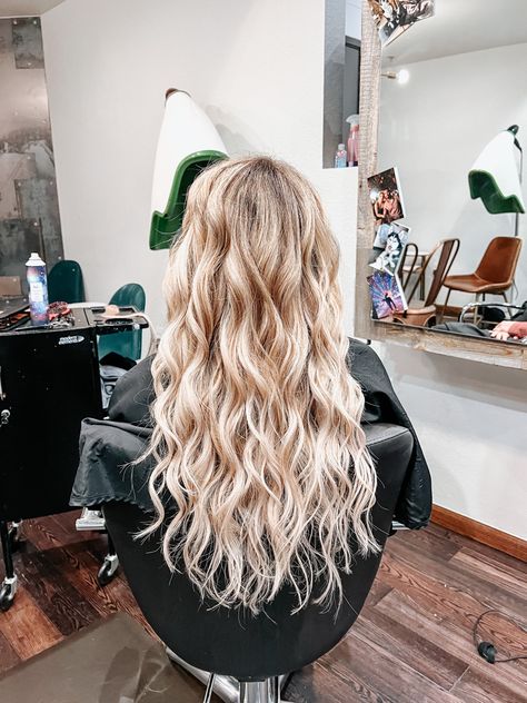 Womens Curled Hairstyles, Salon Curls Hairstyles, Curled Hair Volume, Long Beach Curls, Curls In Long Hair, Mermaid Hair Curls, Beachy Waves Bridal Hair, Curled Wavy Hair, Teased Curled Hair