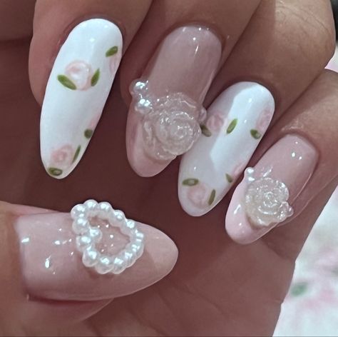 Cocette Aesthetic Nails, Pearl Nails Gel, Pink Nail With Glitter, Pink Nail Sets, Nails Inspo Pink, Pink Nails Art, Nail With Glitter, Glitter Pink Nails, Simple Prom Nails