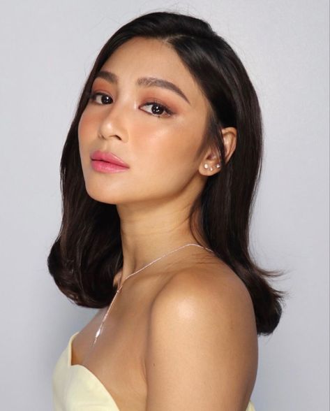 Nadine Lustre Makeup, Classy Makeup, Graduation Makeup, Nadine Lustre, Makeup Tutorial Eyeliner, Faded Hair, Minimal Makeup, Natural Wedding Makeup, Glowing Makeup