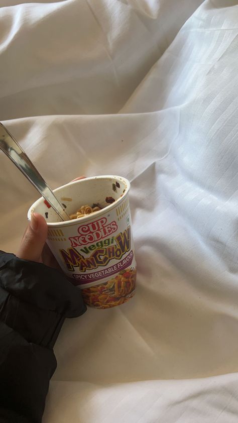 #noodles #aesthetic Cup Noodles Aesthetic, Noodles Aesthetic, Noodle Cup, Sun Power, Aesthetic Ig, Uni Life, Cup Noodles, Ramen Noodles, Aesthetic Images