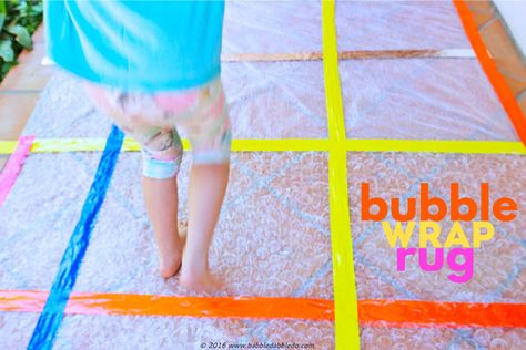 Simple Craft Idea: Bubble Wrap Rug Cardboard Houses For Kids, Bookmarks Diy Kids, Babble Dabble Do, Bubble Activities, Fun And Easy Crafts, Sensory Crafts, Kids Bubbles, Simple Craft, Cardboard House