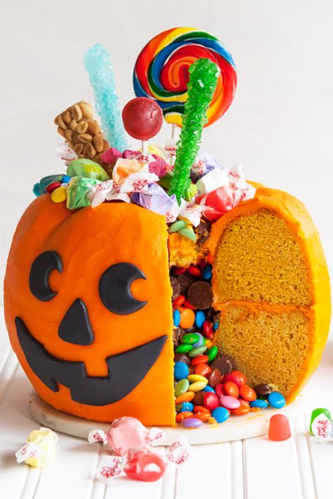 Halloween Tårta, Jack O Lantern Cake, Cake For Halloween, Halloween Pumpkin Cake, Halloween Torte, Pasteles Halloween, Cake Halloween, Pumpkin Pail, Dessert Halloween