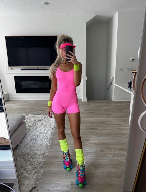 NEON BARBIE HALLOWEEN SKATE BARBIE THE BARBIE MOVIE Tennis Barbie Costume, 80s Roller Skating Outfit, Sporty Halloween Costumes, Amazon Halloween Costume, Halloween Costumes Cowgirl, 80s Workout Costume, Neon Barbie, Workout Barbie, Pink Halloween Costumes