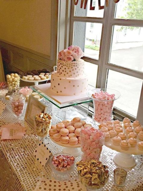 Fiesta Shower, Gateau Baby Shower, Bar A Bonbon, Bubbly Bar, Gold Bridal Showers, Bridal Shower Cake, Pink Bridal Shower, Festa Party, Shower Food