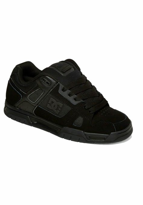 Shoe Ideas Men, Cool Shoes Men, Dc Shoes Outfit, Cute Black Sneakers, Tenis Dc, Triple Black Shoes, Dc Sneakers, Black Skate Shoes, Alt Shoes