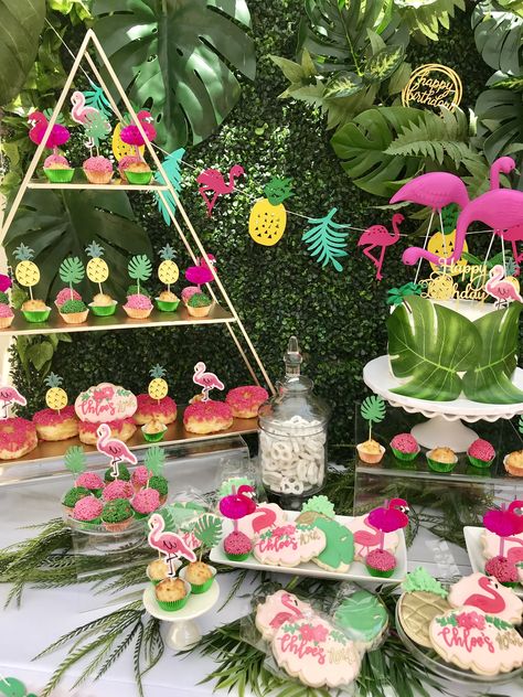 Hawaiian Themed 21st Birthday, Sweet 16 Tropical Theme Party Ideas, Tropical Sweet 16 Decorations, Luau Dessert Table Sweets, Flamingo Dessert Table, Hawaiian Theme Party Food, Tropical Dessert Table, Luau Party Desserts, Tropical Sweet 16